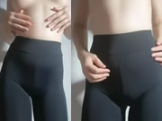 擦邊淫女穿黑色瑜珈褲誘惑你老二